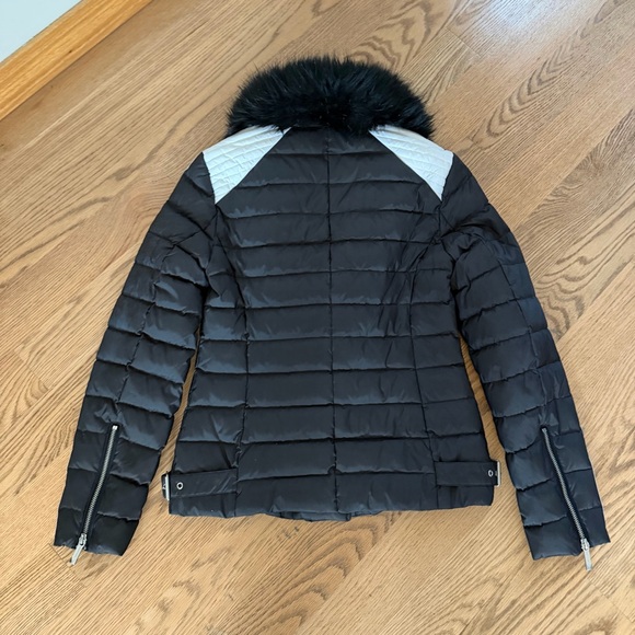 BCBG Maxazria Short Puffer dawn/feather Removable Faux Fur Collar Blk/Wht, Small - Picture 3 of 13